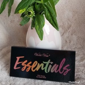 Violet Voss Essentials Pro Series Shadow Palette